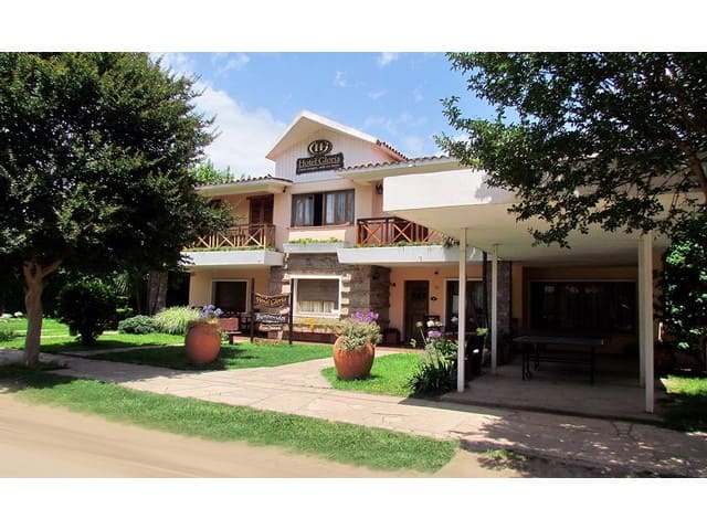 Hotel Gloria renovado - fachada actual